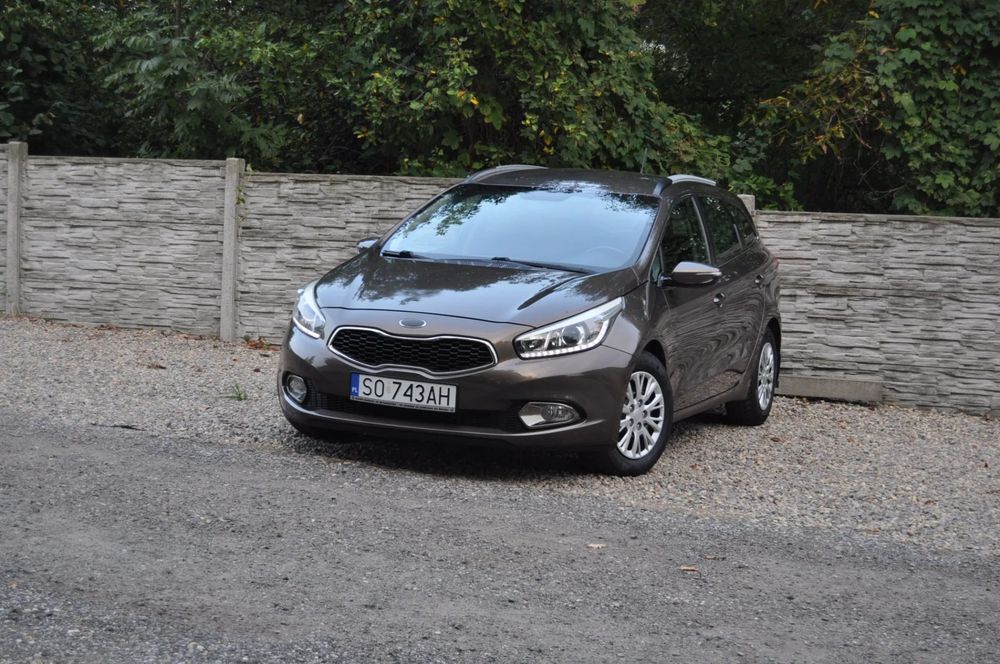 Kia Ceed 1.6 i135PS. Led Navi Camera Climatronic Parctronic Servis