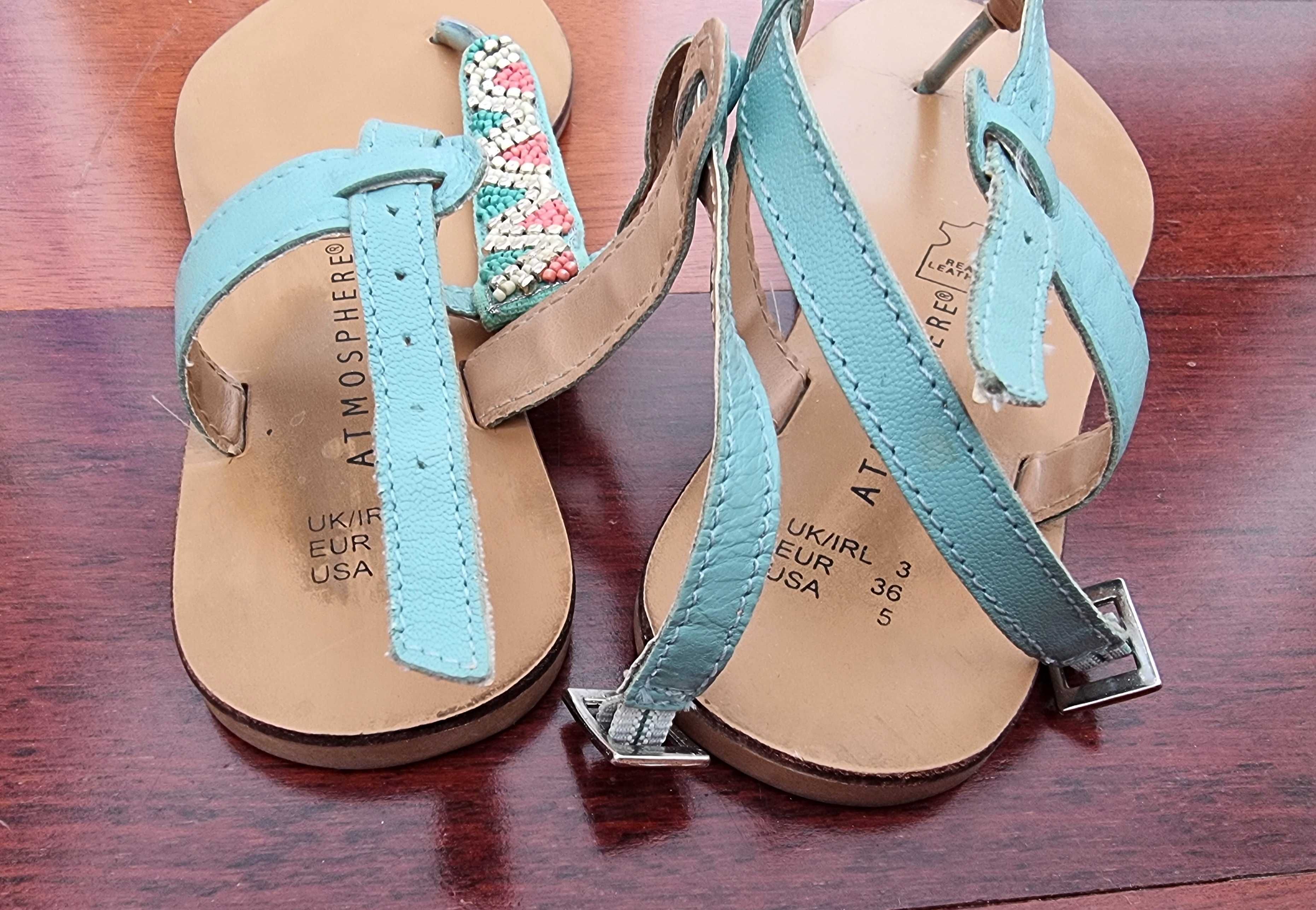 Sandálias rasas com detalhe azul esverdeado Primark, tamanho 36