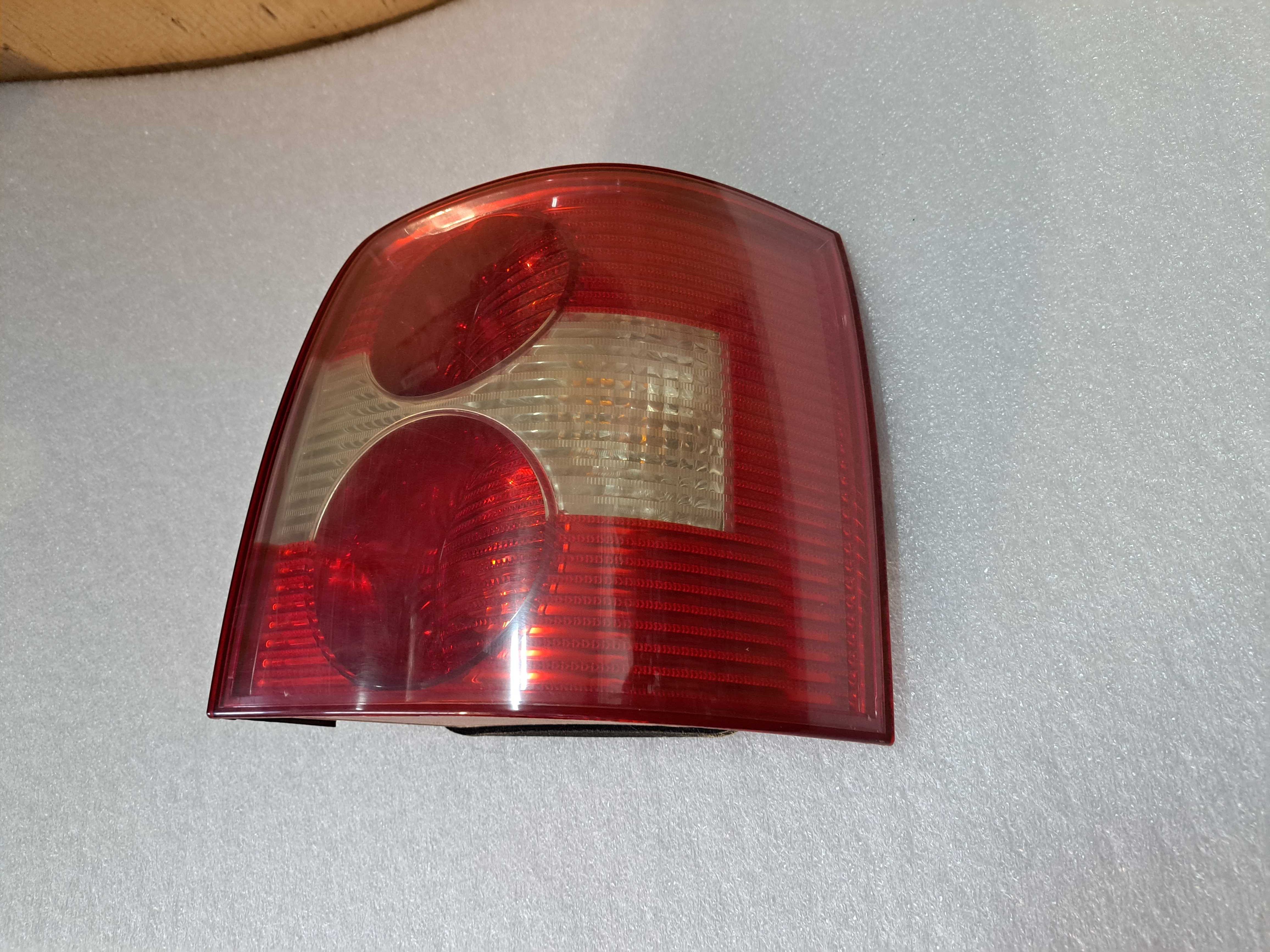 Lampa prawa tył Volkswagen Passat B5 Kombi Lift