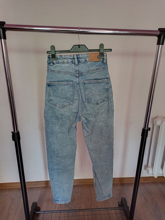 Джинси з високою посадкою