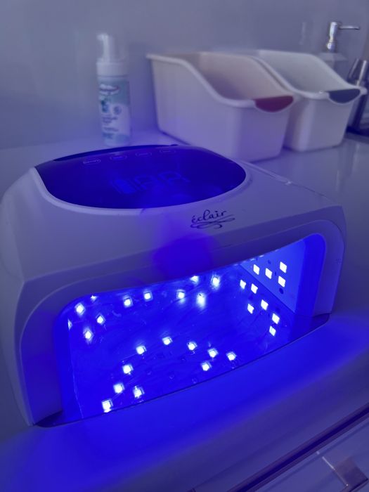 Lampa do paznokci z czerwonym swiatlem