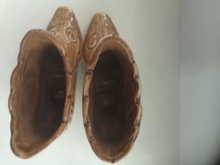 Сувенирные сапожки из керамики