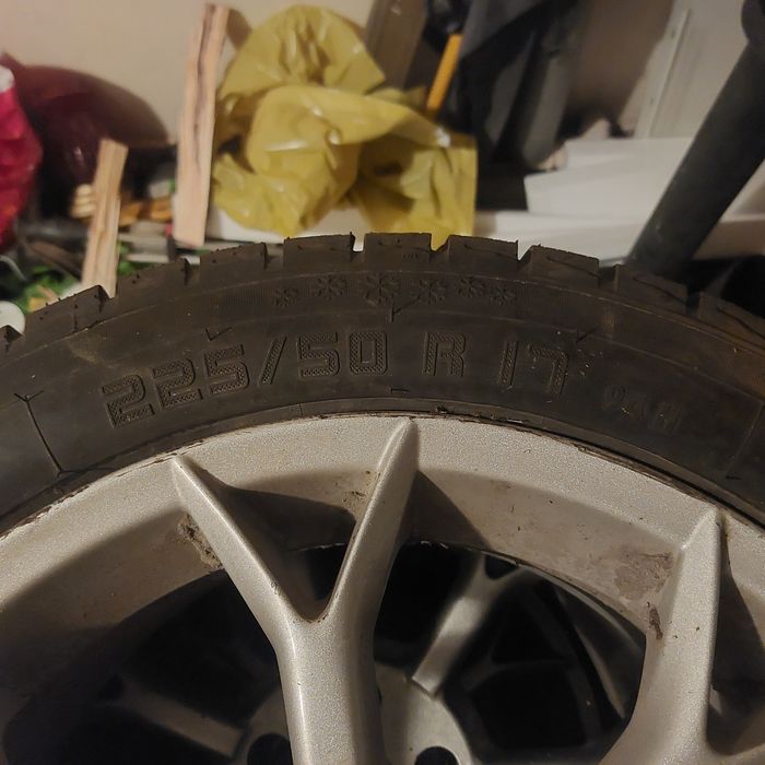 17' Audi, VW Felgi aluminiowe 17" z dobrymi oponami
