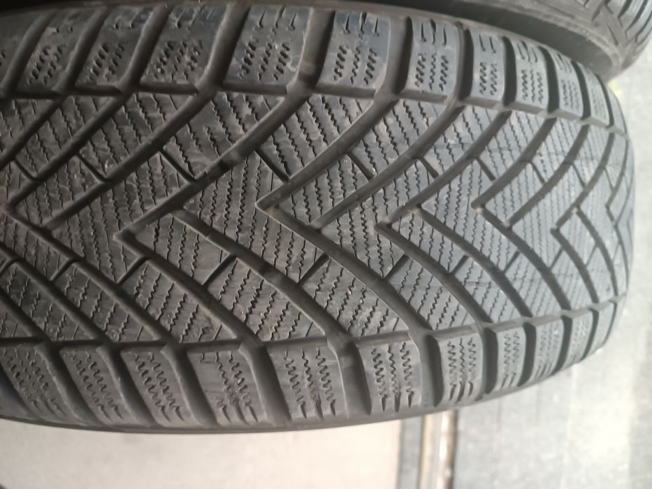 4szt Opony 205/60R16 zimowe Vredestein