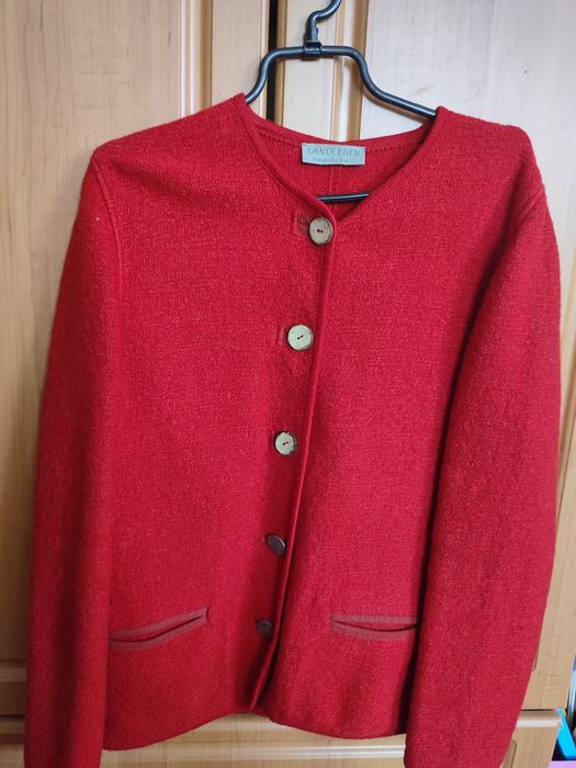 Продам піджак шерстяний , червоного неяскравого кольру.
