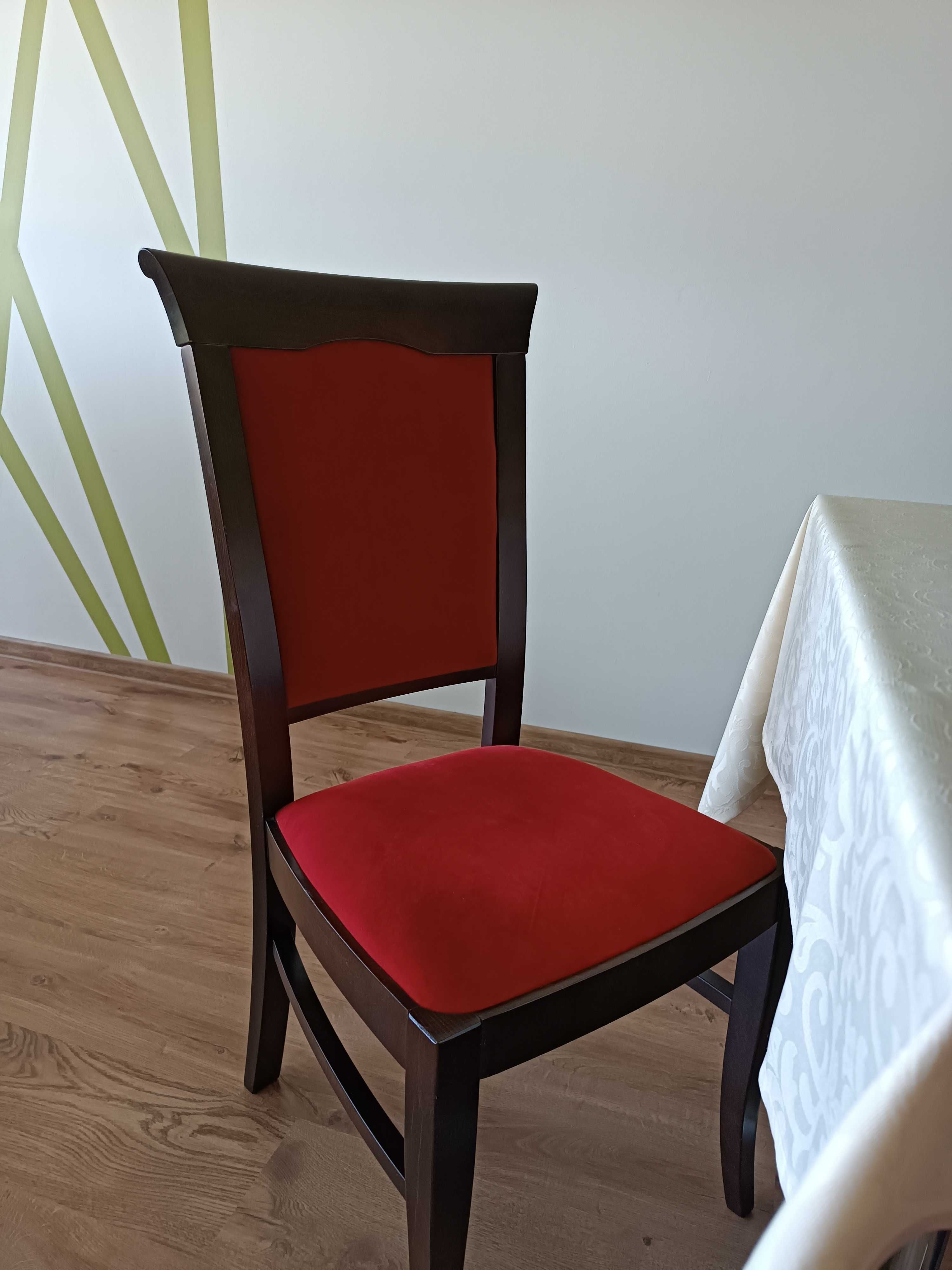 Krzesła tapicerowane aksamitemitem