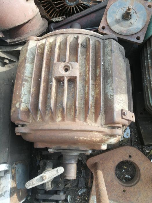 Асинхронные электродвигателя ,в нерабочем состоянии,продам как донора