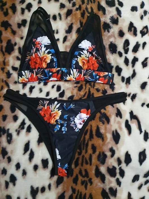 Жіночий  купальник.