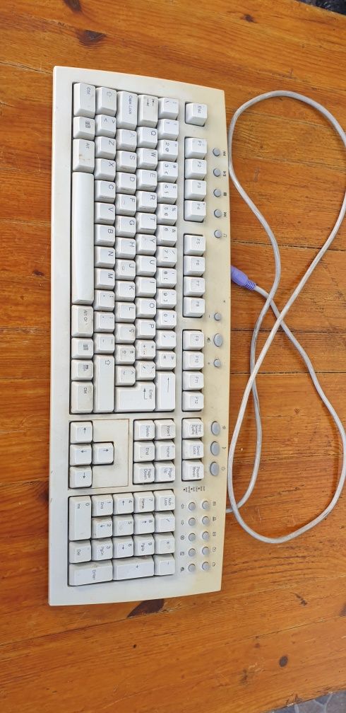 Teclados de computador usados