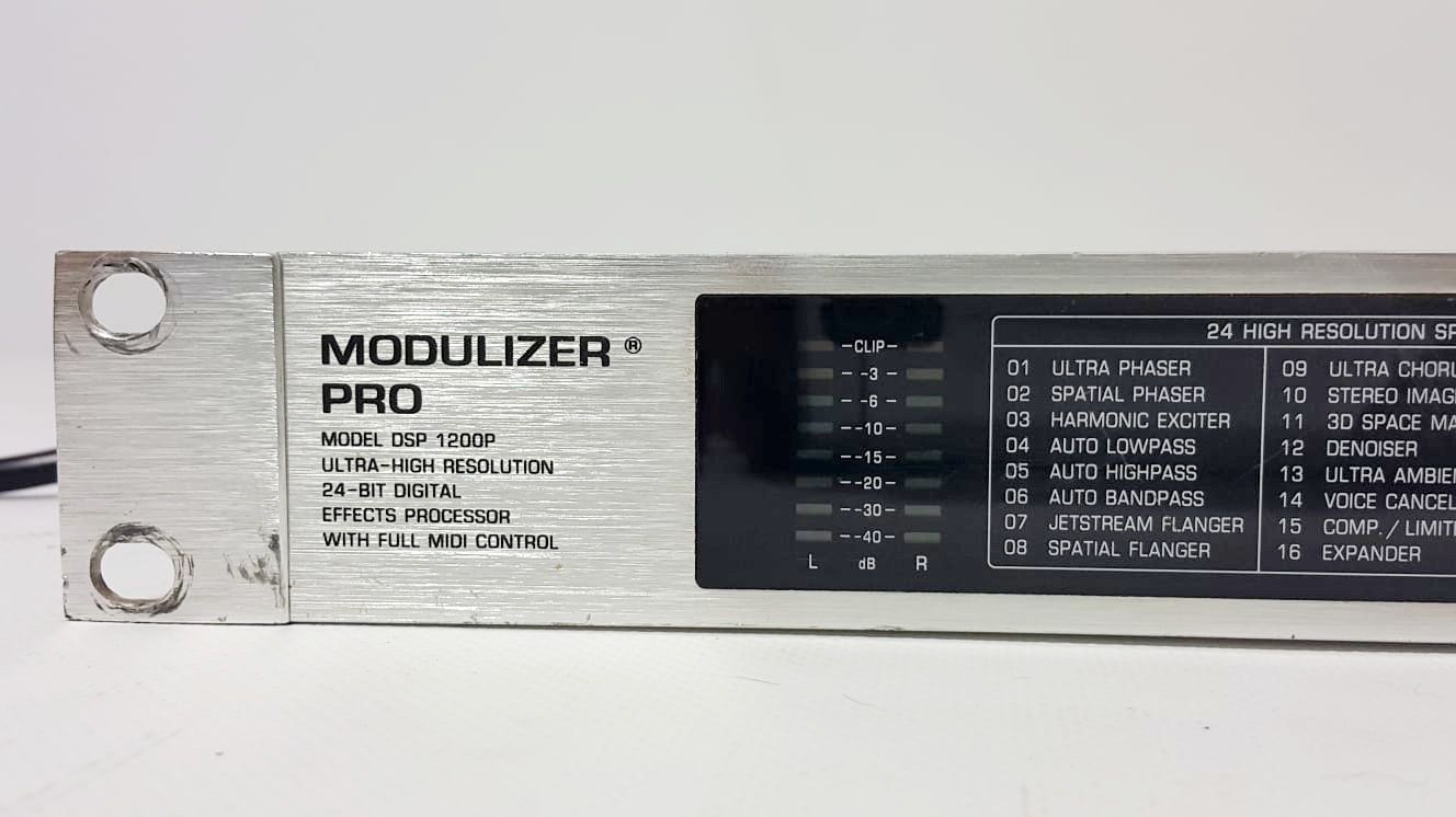 Procesor efektów Behringer Modulizer Pro