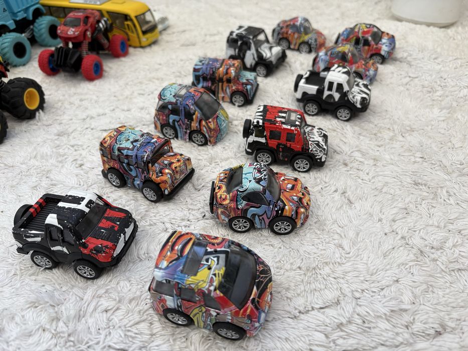 Машинки іграшкові, трамвай, поліцейська машина і тп