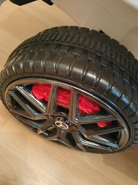 Carro Mercedes com comando