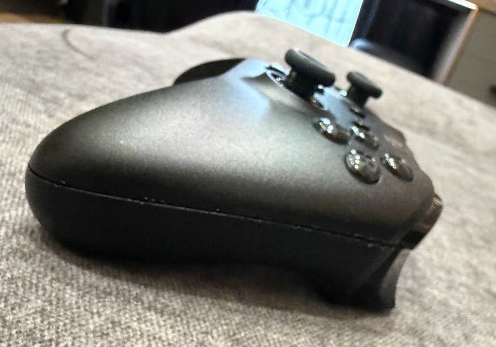 (Відмінний стан) Xbox One X Progect Scorpio + GTA 5 + Геймпад + Кабелі