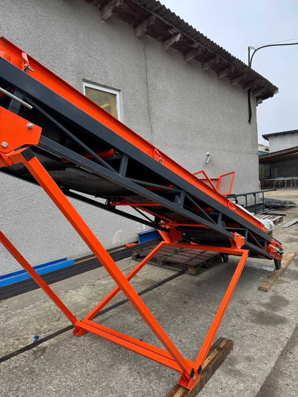 Taśmociąg 4,5m szer. 600mm z bokami i podporą, taśma chevron 6cm