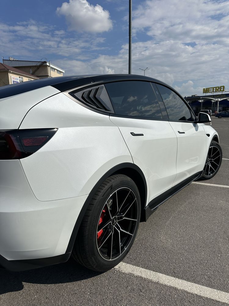 Tesla Y 2023 Long Range Dual Motor AWD