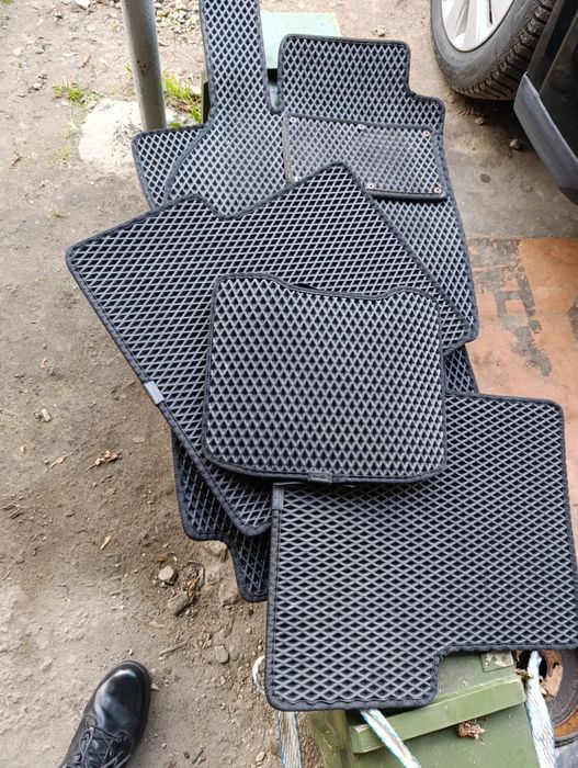 Продам коврики на Рено Меган 2, комплект