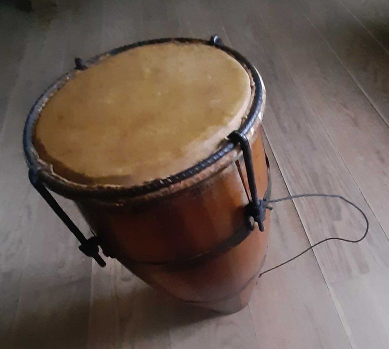 Atabaque rodzaj jednomembranowego bębna z Brazylii instrument Capoeiry