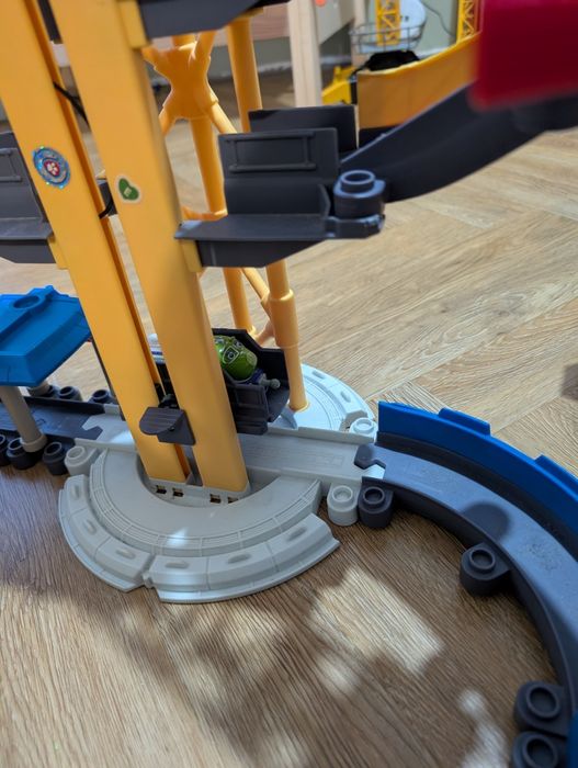 Zestawy Stacyjkowo + 6 ciuchci