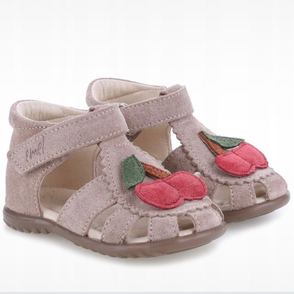 Sandalki emel nowe w pudelku skorzane 24