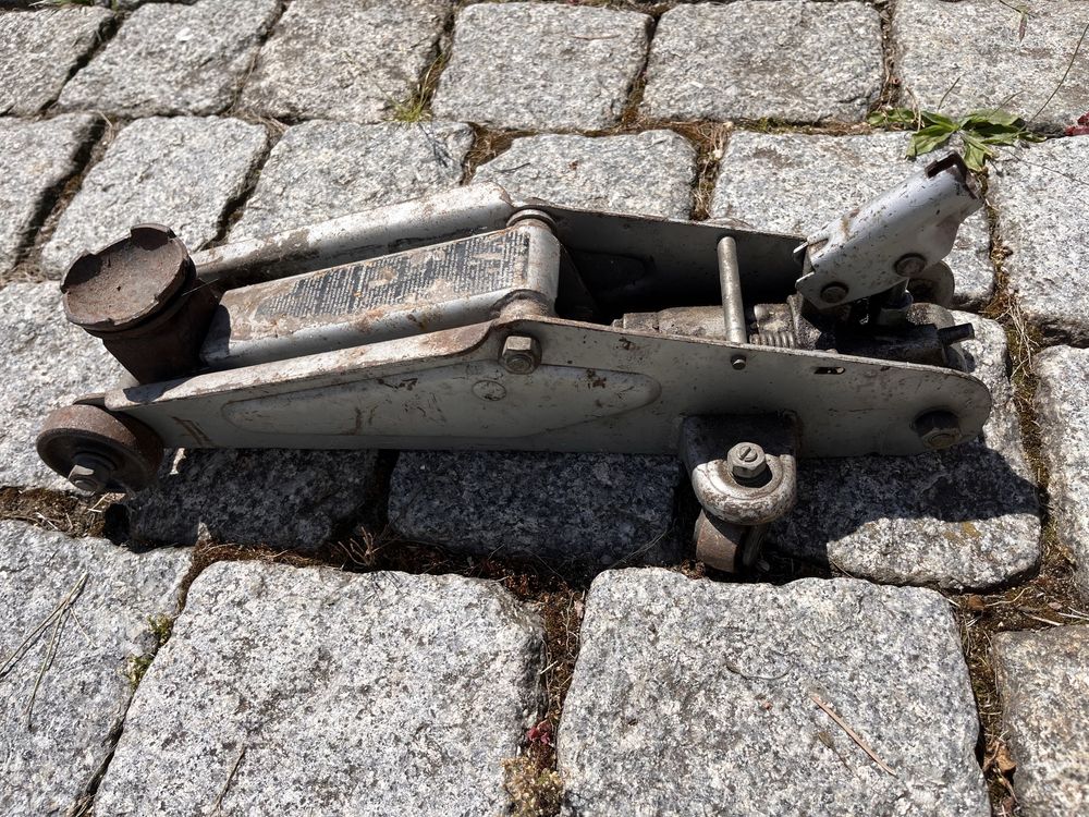 Podnośnik hydrauliczny żaba 2T – tanio