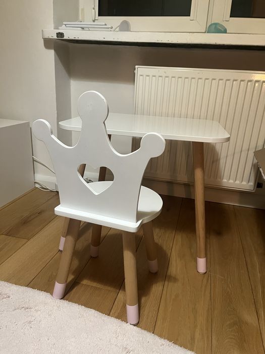 Stoik i krzeslo dla dziecka korona