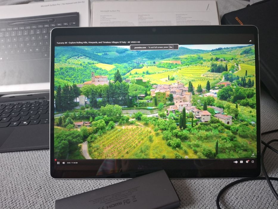 Microsoft Surface Pro 11 X Plus 512GB top extras