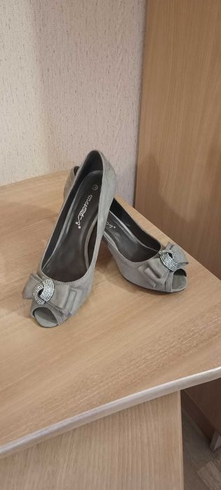 Жіночі туфлі.
Нові, розмір – 38