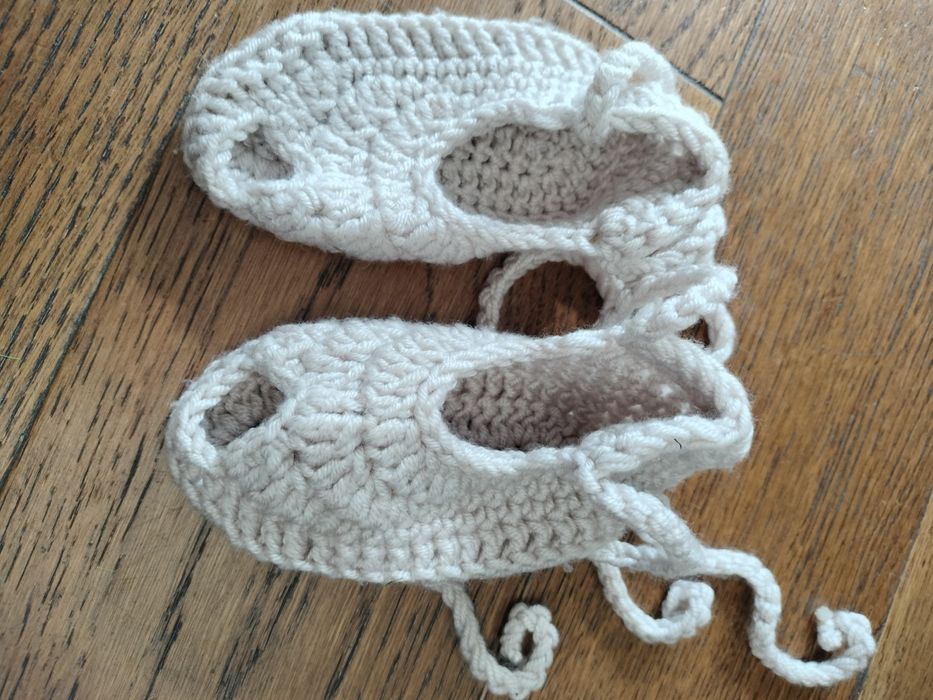 Buty na szydełku handmade niechodki chrzest