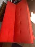 Sofá-cama vermelho em bom estado
