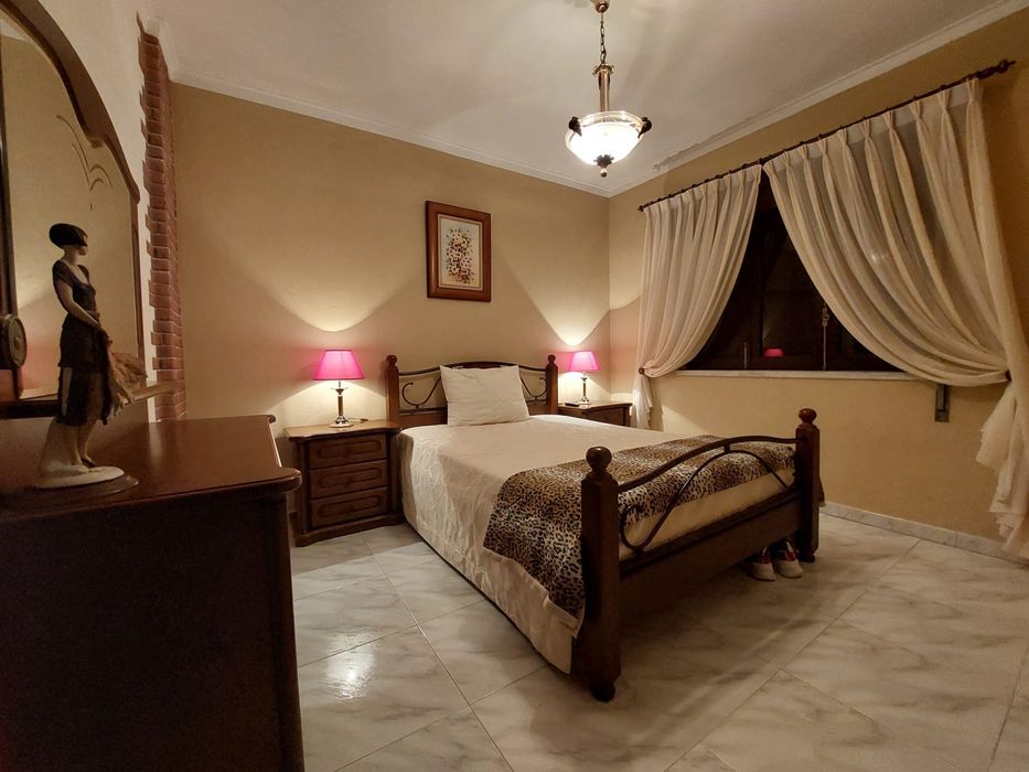 Quarto aconchegante para uma pessoa