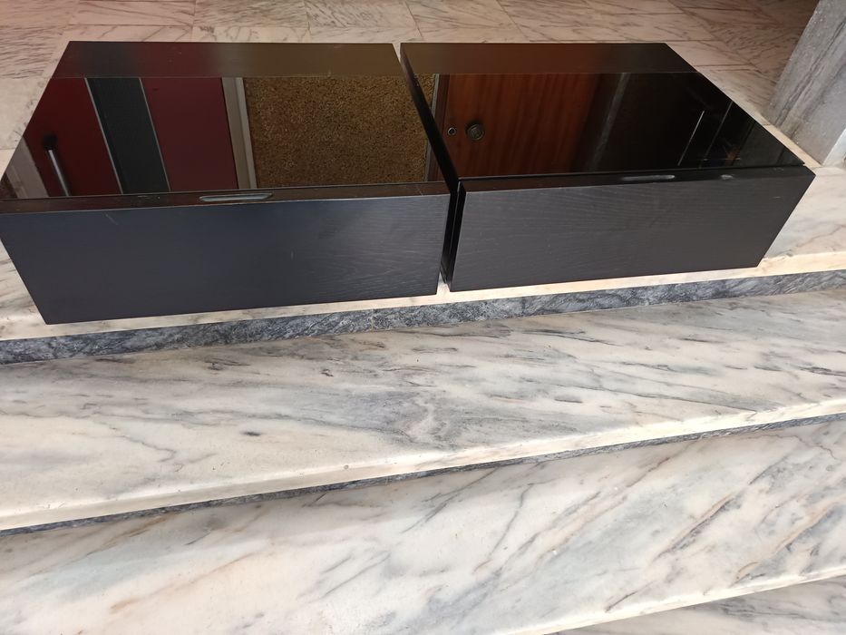 2 mesinhas de cabeceira baixinhas