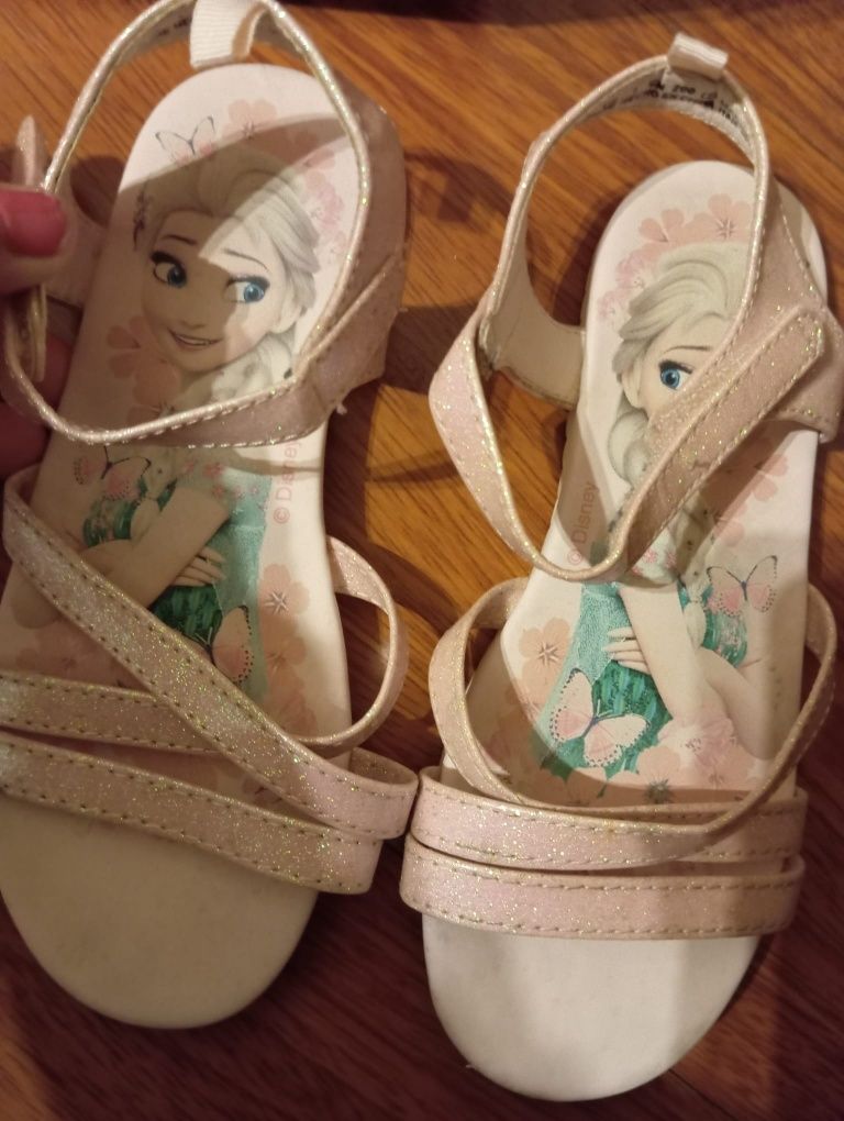Sapatilhas Minnie e sandálias Frozen