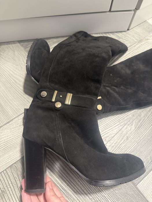 Жіночі замшеві зимові чоботи