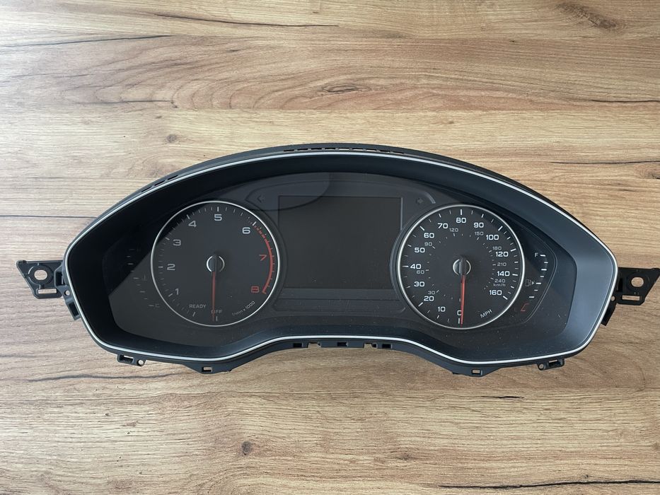 Приборна панель Audi a4b9