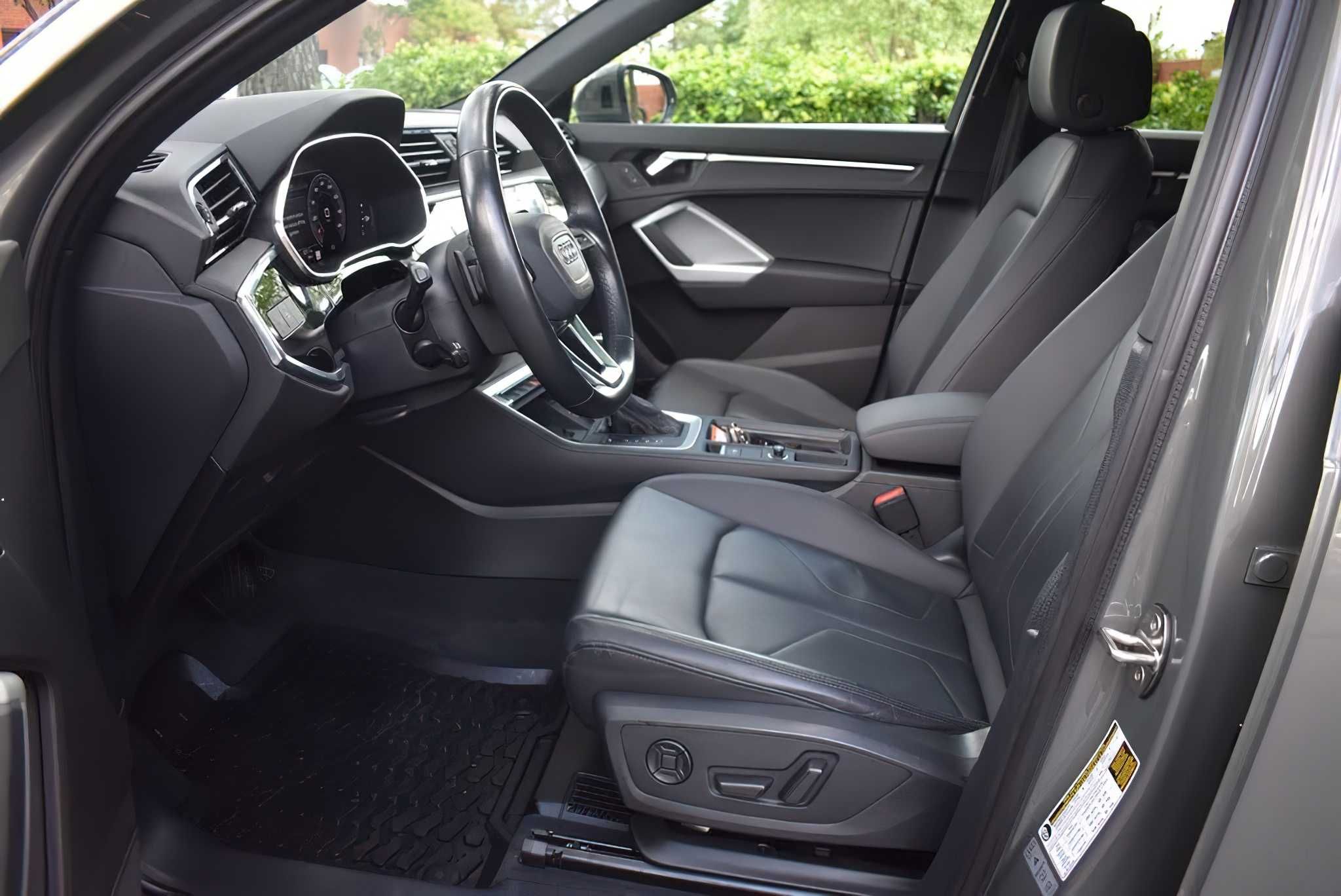 Audi Q3     2021