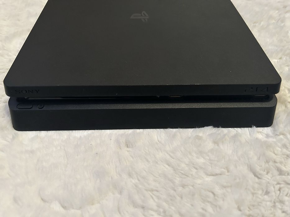 Playstation 4 slim