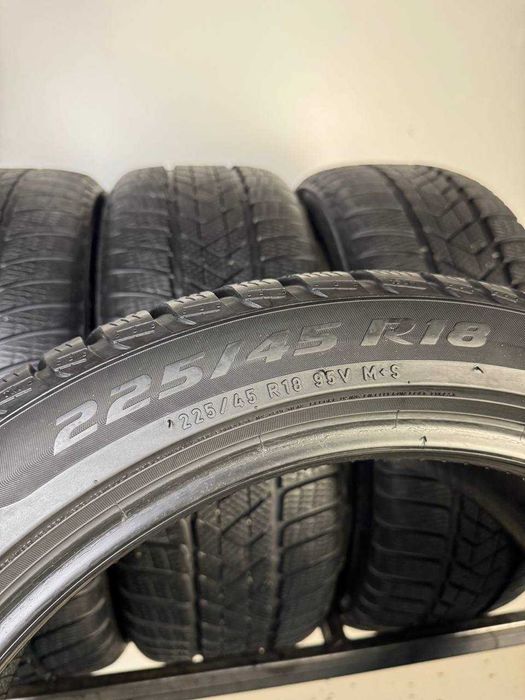 225/45/18 R18 Pirelli Sottozero 3 95V RSC 4шт Зимова шина 7-8мм 255/40