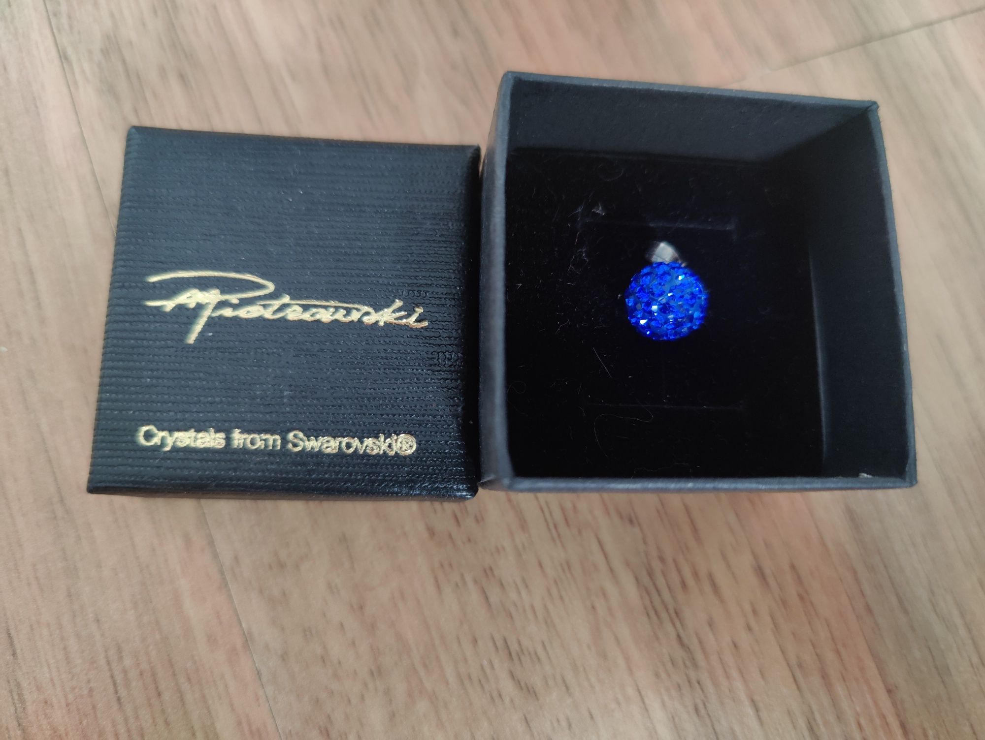 Zawieszka do naszyjnika niebieska kulka z cyrkoniami