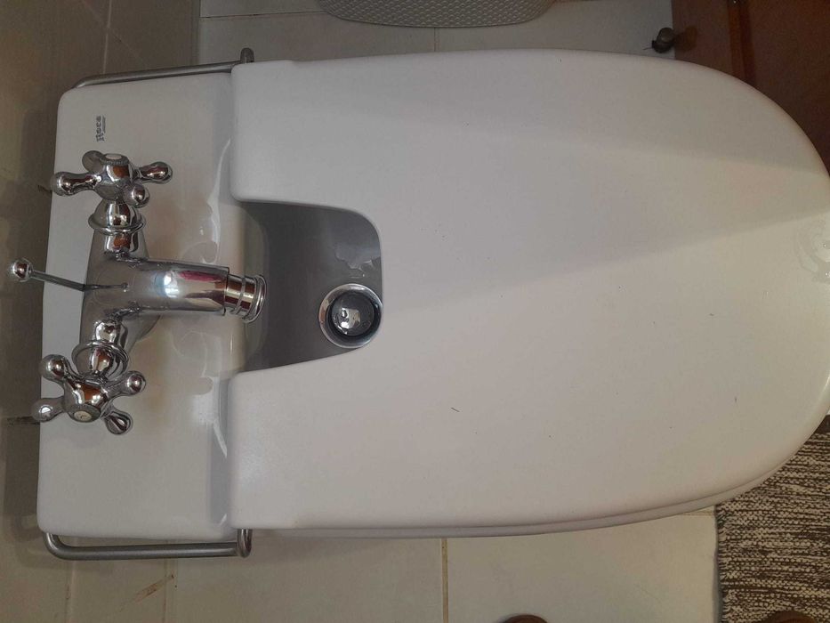 Vendo conjunto de 3 torneiras para casa de banho