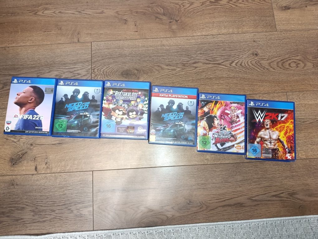Продаю PS 4 з двома джойстиками та дисками