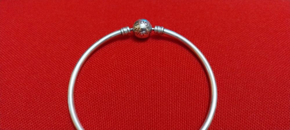 Pandora, pulseira + 2 contas prata/ouro