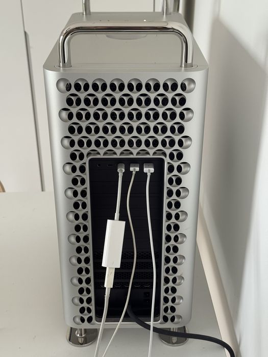 Apple Mac Pro 2019 intel xeon 2.5ghz 28 core, 160gb ram, 4tb ssd