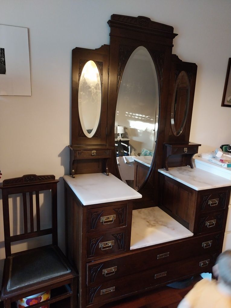 Mobília de quarto antiga restaurada