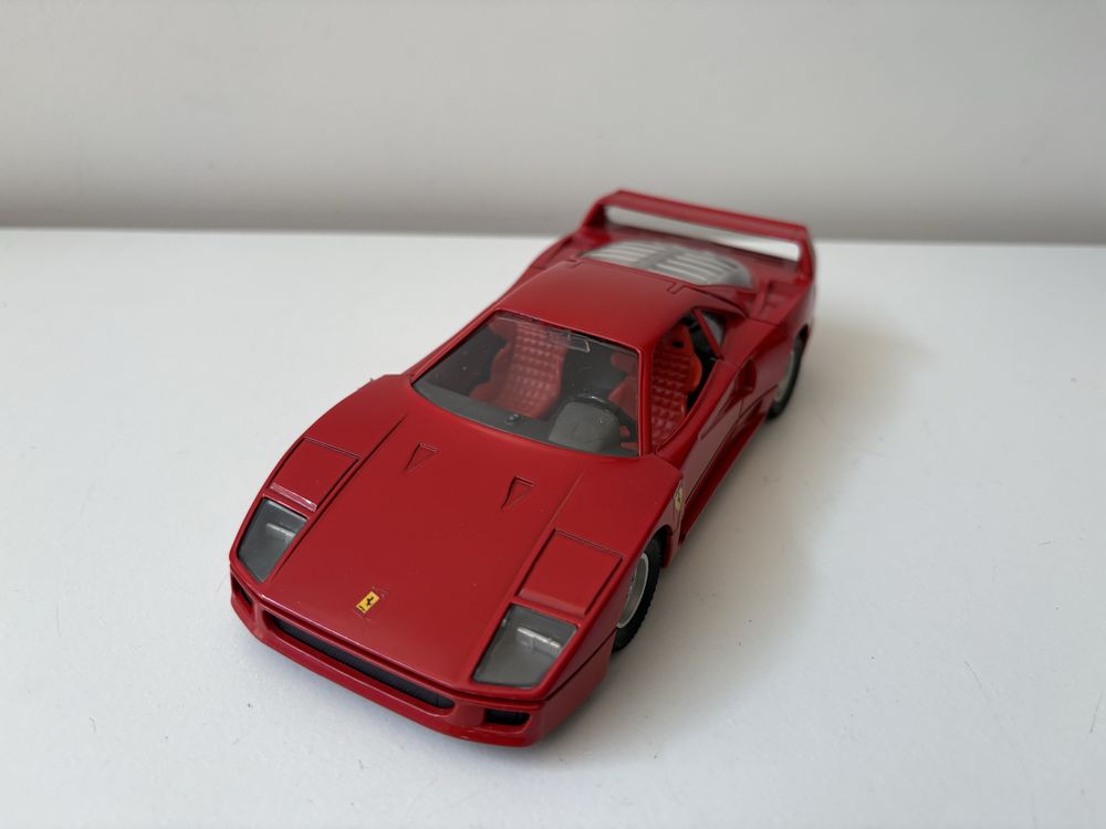 Model Ferraru F40 1:24 Polistil Tonka (bburago maisto welly)