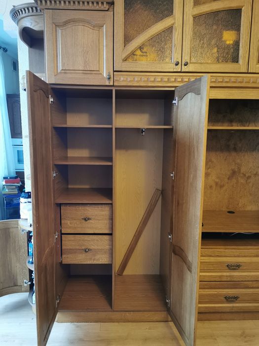 Продам шкаф, фасад натуральное дерево - дуб.