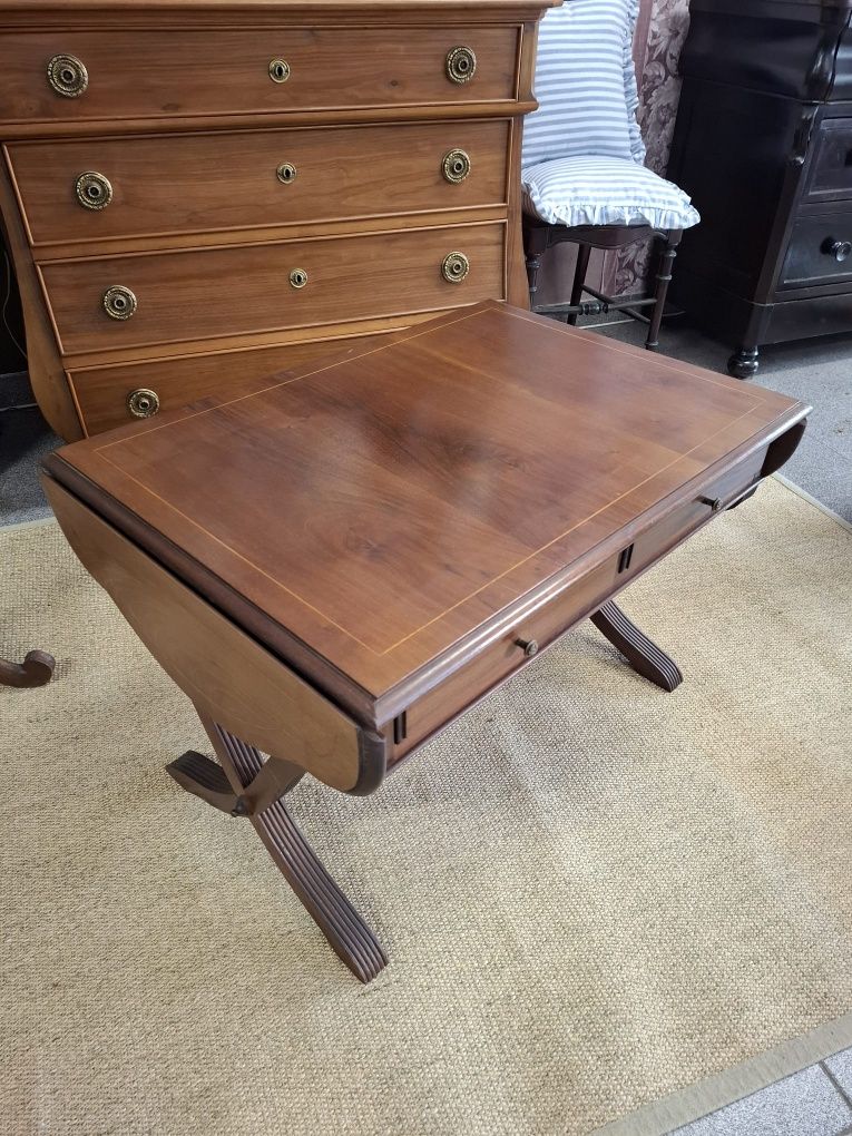 Mesa Clássica. Elegância é Funcionalidade.