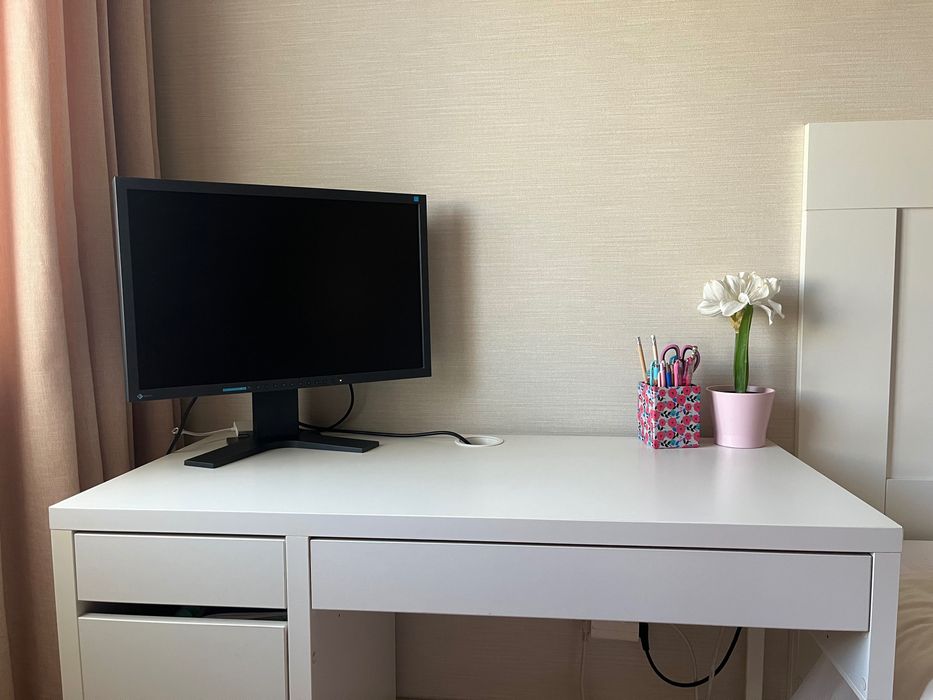 Secretária branca Ikea