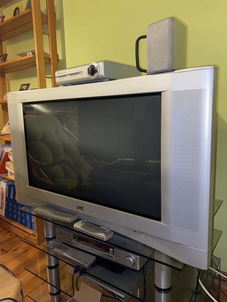 W pełni sprawny telewizor JVC, z obrazem HD