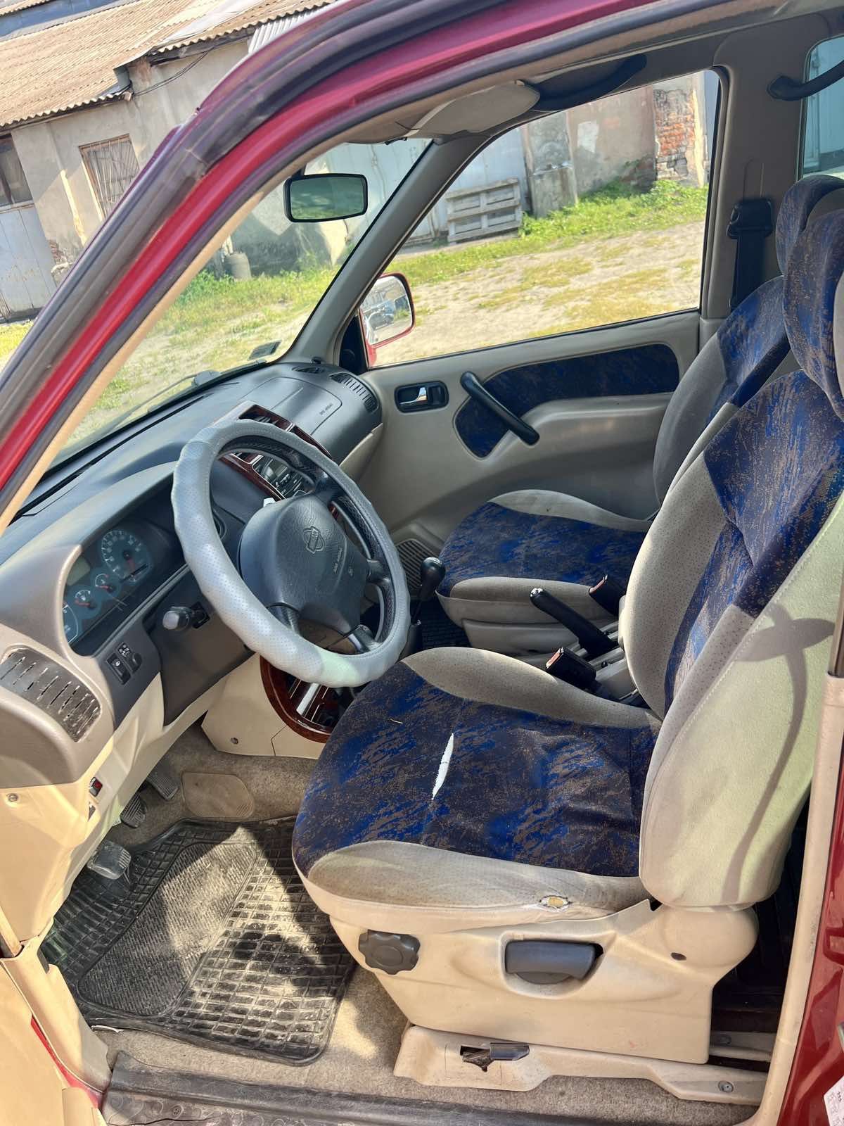 Nissan Terrano 2002рік 2,7дизель повний привід 4х4