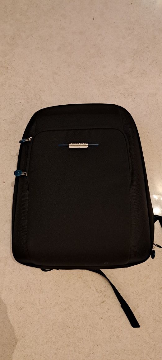 Mochila SAmsonite para pc preta com acabamentos azuis